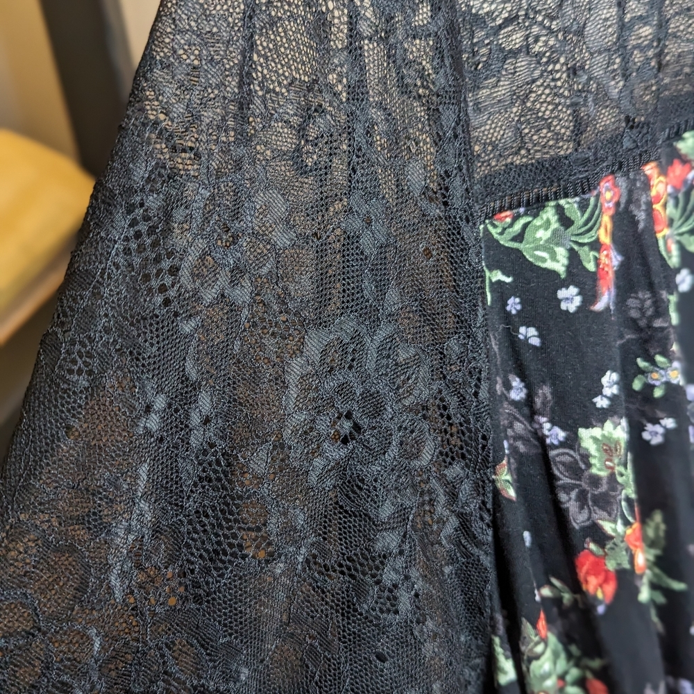 TORRID Super Soft Blouse Womens Bell Sleeves Lace Knit Black Floral Top - Picture 6 of 7